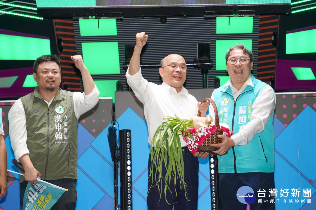 蘇貞昌前院長送上蒜、蘿蔔、包子、粽子,祝福黃世杰可以高票連任。<br /><br />