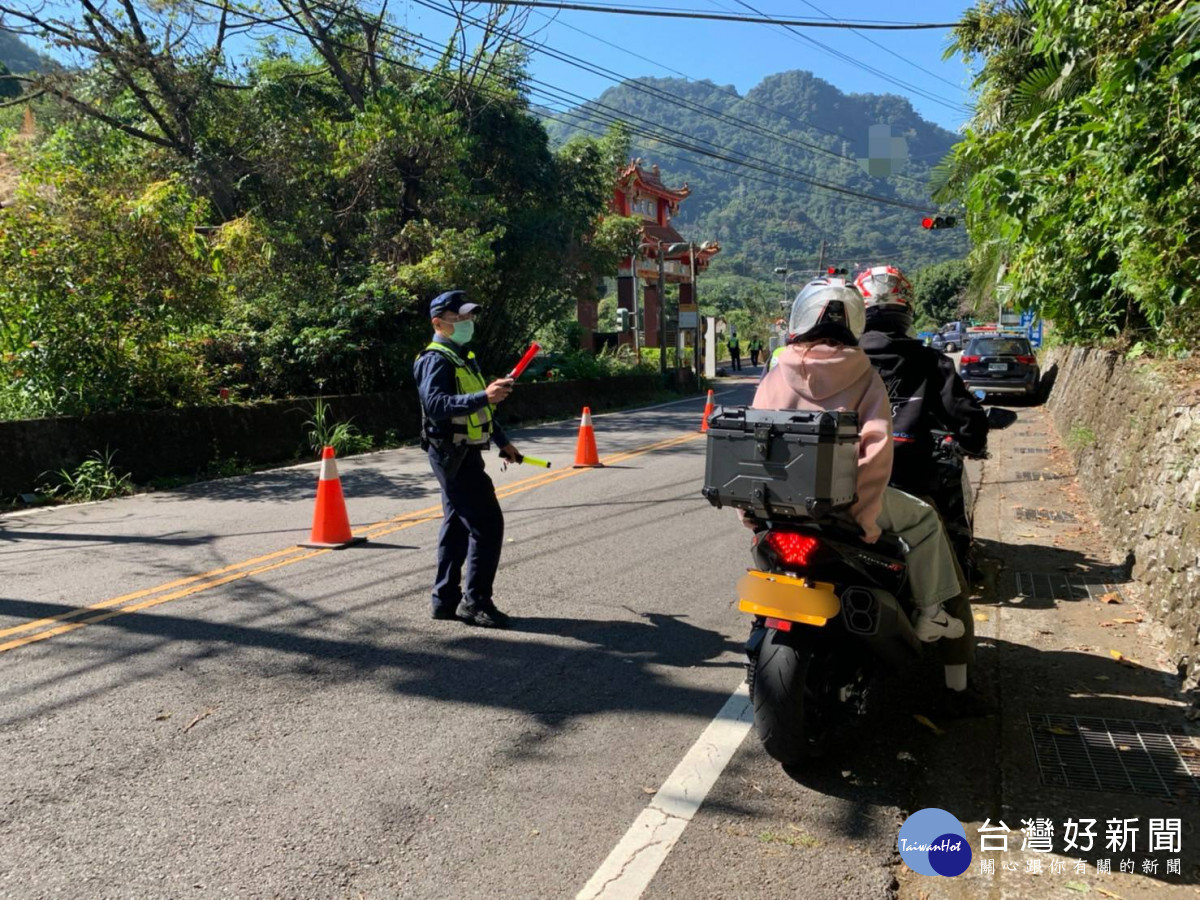 東勢警方會同臺中市政府環保局、臺中區監理所等權責單位，執行違規改裝排氣管及違反噪音管制法案件稽查工作。