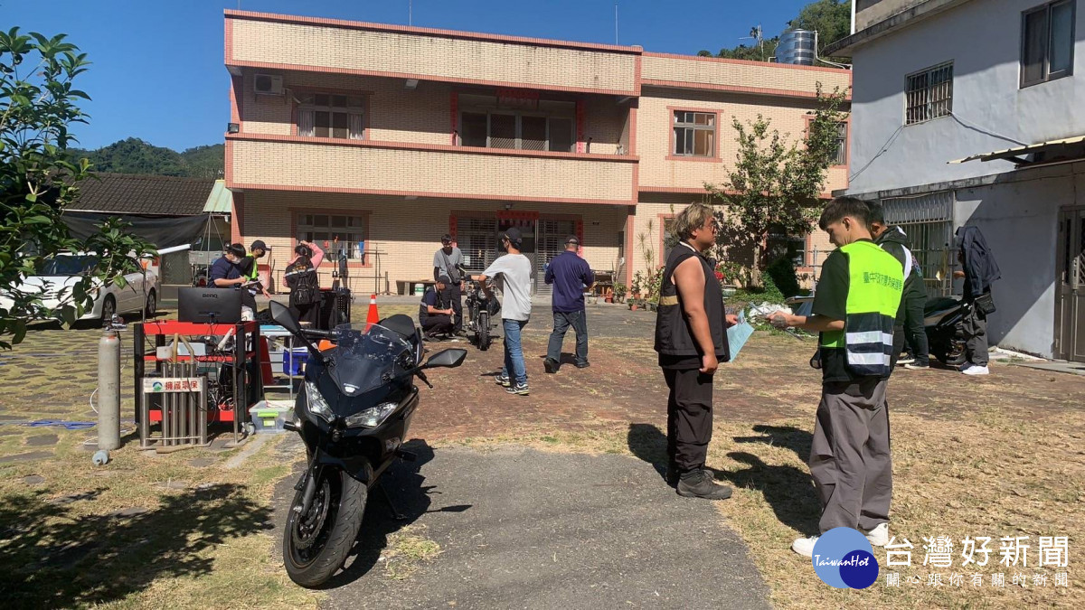 聯合稽查小組攔查15部疑似改裝車輛,噪音未符合管制標準計6件,罰鍰金額合計新臺幣21,000元。