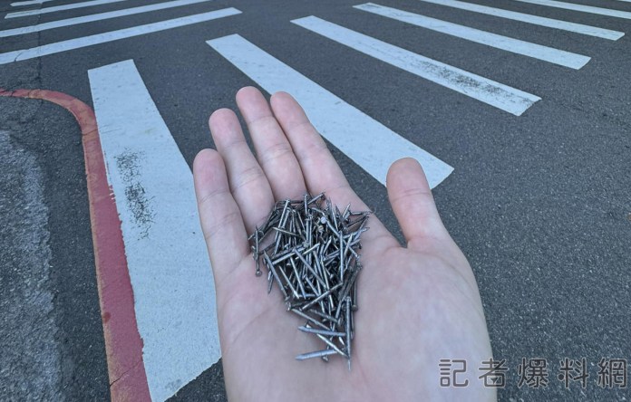 滿地盡是鐵釘 中市海線出現撒釘客 警查緝中 70 1 12 | 社會 社會 記者爆料網