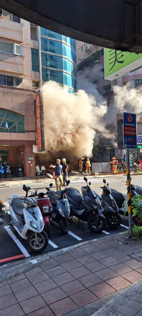 1家麵食館上午發生氣爆造成二人受傷。 | 社會 社會 記者爆料網