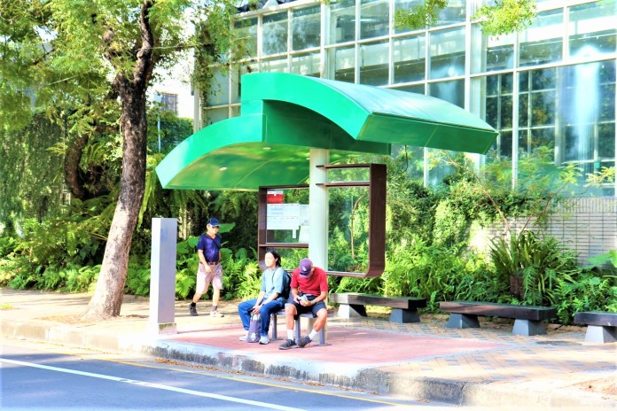 等公車「小樹苗」擋太陽 科博館植物園站候車亭啟用亮相 79 | 生活 生活 記者爆料網