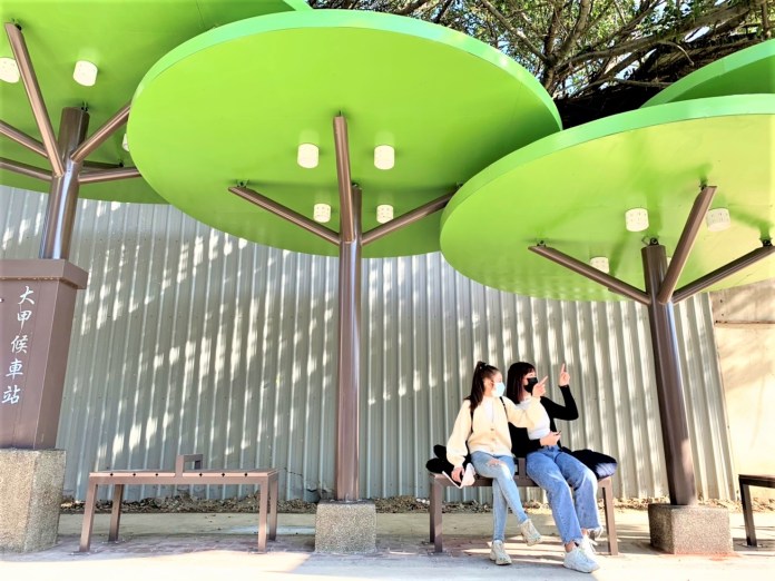 等公車「小樹苗」擋太陽 科博館植物園站候車亭啟用亮相 76 | 生活 生活 記者爆料網