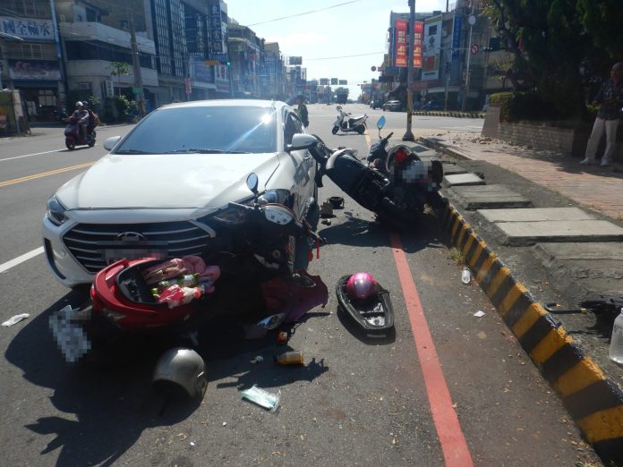 (有片)精神狀況不佳肇事! 男子駕車衝入逆向車道撞3輛機車釀3傷 63 1 scaled | 社會 社會 記者爆料網