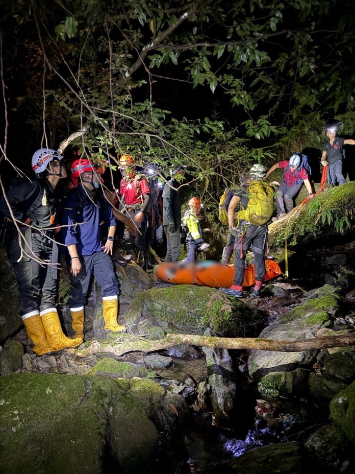 相約登頂北插天山 返程舅舅當外甥面墜落溪谷不幸身亡 70 413 1 | 社會 社會 記者爆料網
