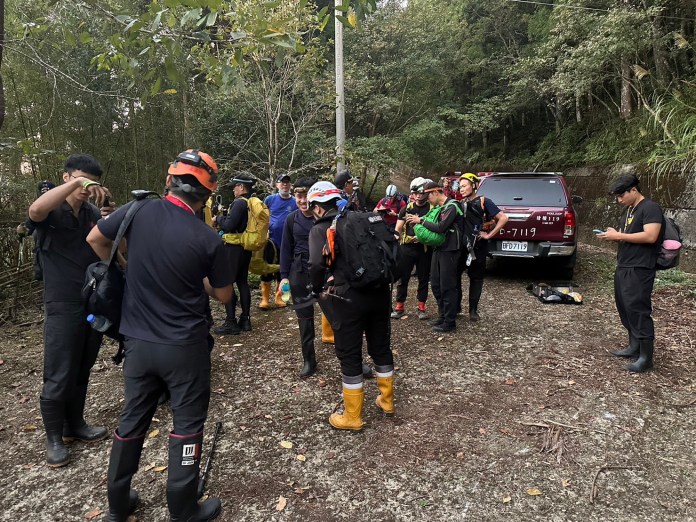 相約登頂北插天山 返程舅舅當外甥面墜落溪谷不幸身亡 66 412 3 | 社會 社會 記者爆料網