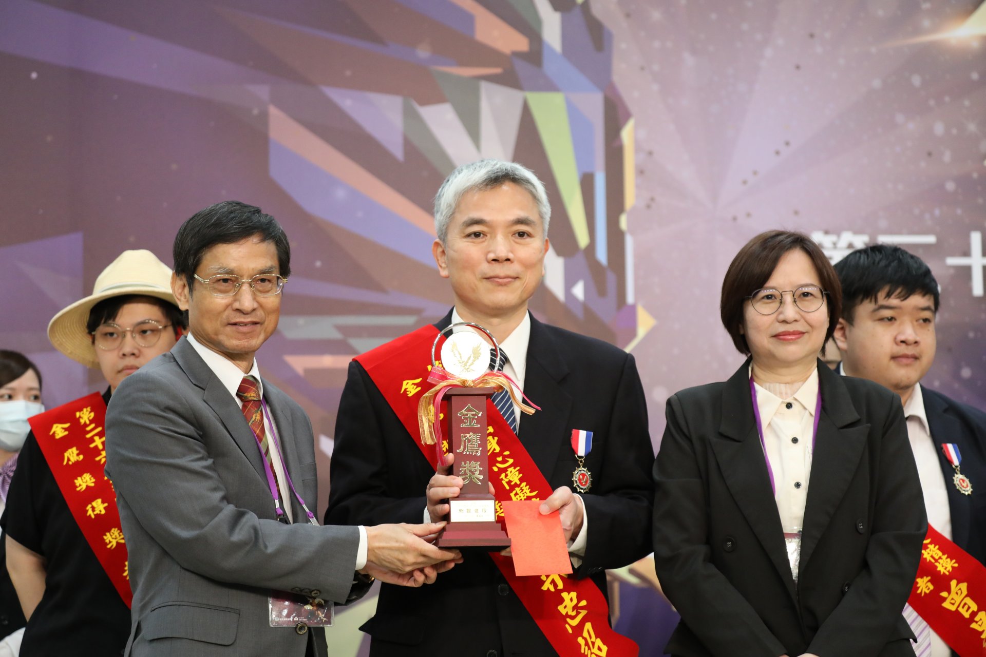 在花蓮服務超過三十年,梁忠詔主任就下鄉家訪超過三十年,就為了能更好的幫助有需要的病人。