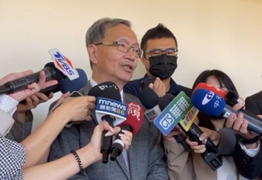梁文傑違法吸加熱菸 薛瑞元:最高罰1萬「該罰就罰,沒有例外」 332 梁文傑違法吸加熱菸 薛瑞元:最高罰1萬「該罰就罰,沒有例外」 331
