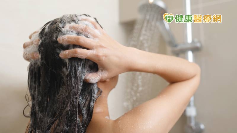 洗髮精「經皮毒」40分鐘即抵達子宮? 醫闢謠:無稽之談
