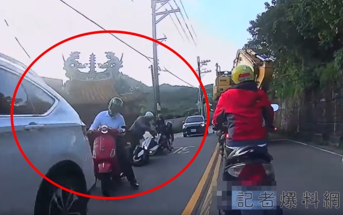 影/龜山1騎士疑逆向想超車 對向轎車急煞害後3機車撞成一團 71 1699322140082 | 社會 社會 記者爆料網