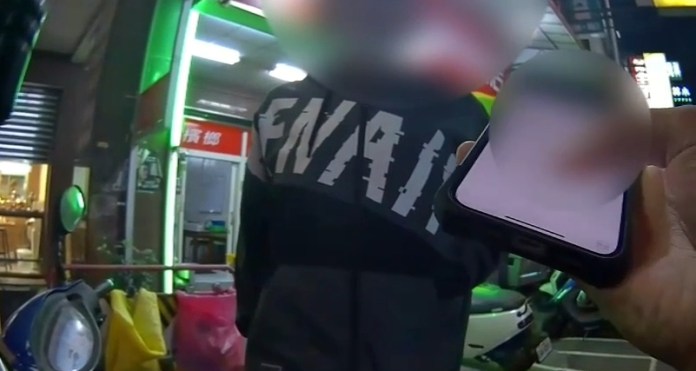 (能跑先跑line露餡片)通緝犯遇警盤查發line求救 友人傳「能跑快跑」訊息成豬隊友 67 1 | 社會 社會 記者爆料網