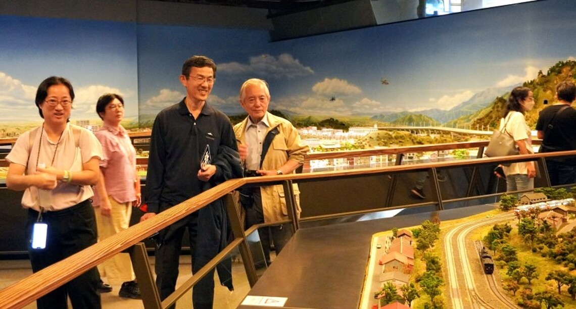 縱貫線上唯一的帝冠式建築 高雄車站百年物語特展 哈瑪星台灣鐵道館展出 日本大宮鐵道博物館館長來訪