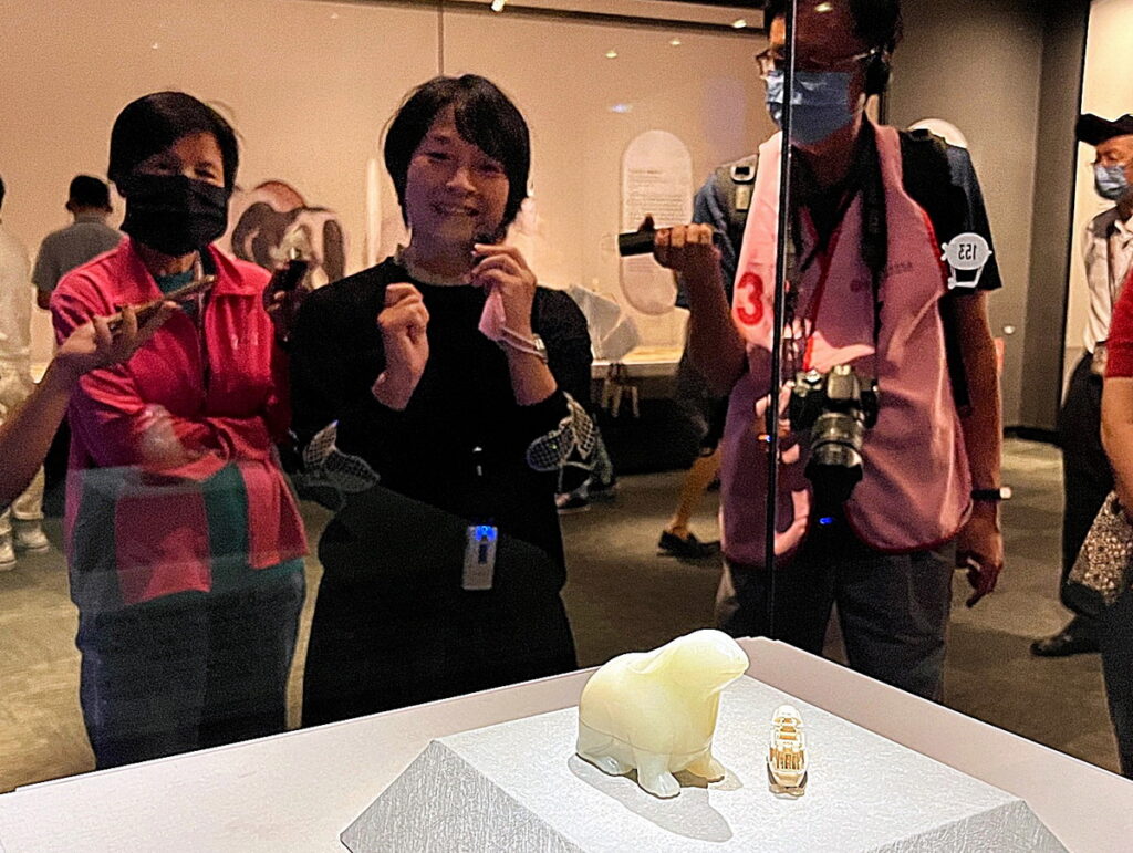 故宮南院人氣國寶開展展出玉兔牙雕船