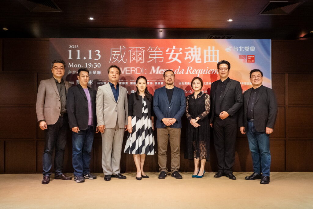 (左至右)台北愛樂執行長丁達明、台北愛樂青年合唱團常任指揮翁建民、男高音崔勝震、、女低音王郁馨、指揮簡文彬、女高音林玲慧、男低音謝銘謀、台北愛樂音樂總監古育仲