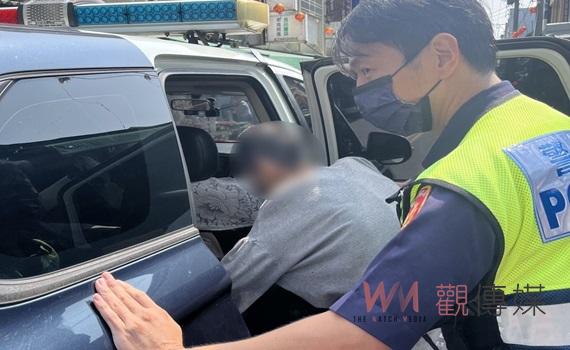 身障男癱坐道路旁　虎尾警助平安返家