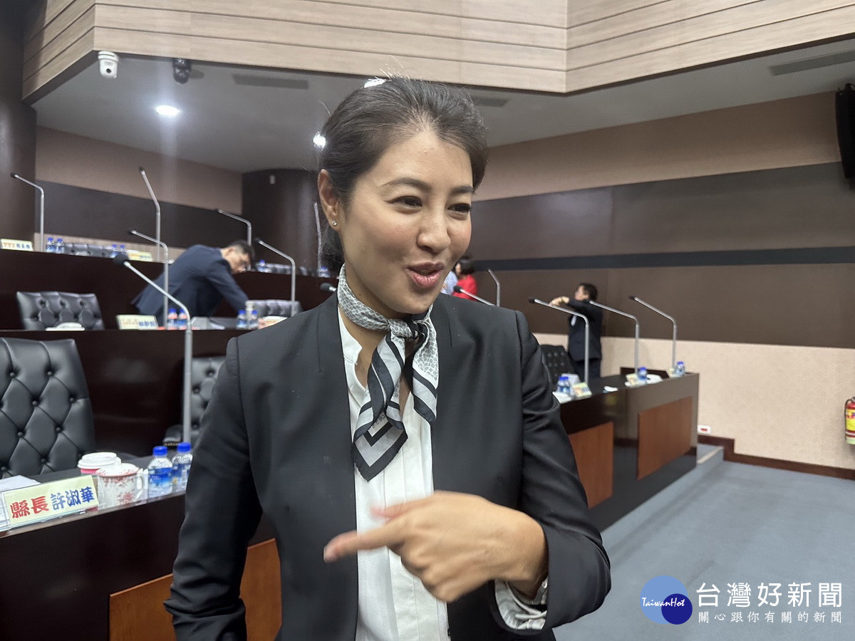 許淑華說韓前市長一直以啦啦隊角色自居。（記者扶小萍攝）