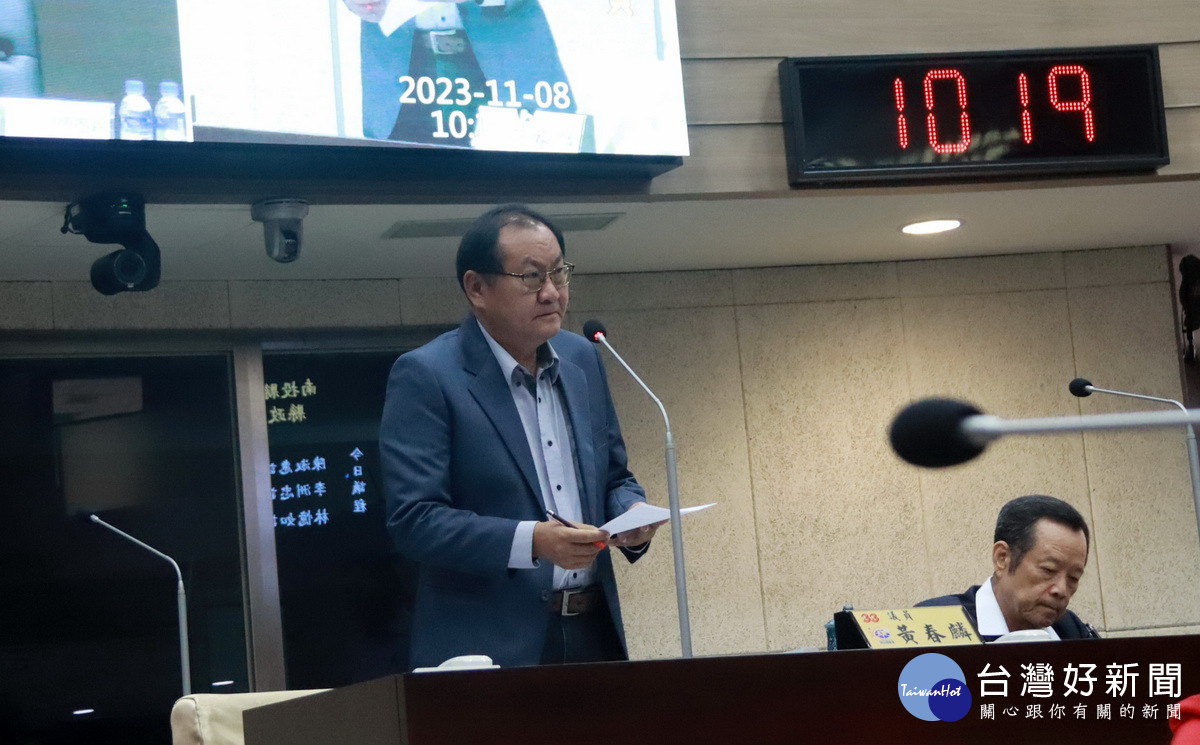 議員黃春麟建議縣府重視客家文化。（記者扶小萍攝）