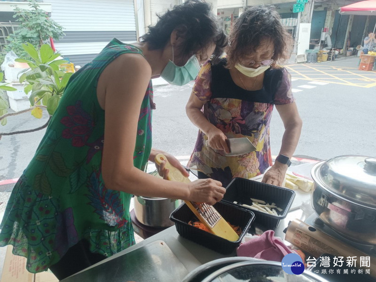 ▲高市府長青綜合服務中心委託高市職能治療師公會辦理「112年度高雄市社區照顧關懷據點-健促培力普拉斯方案」。