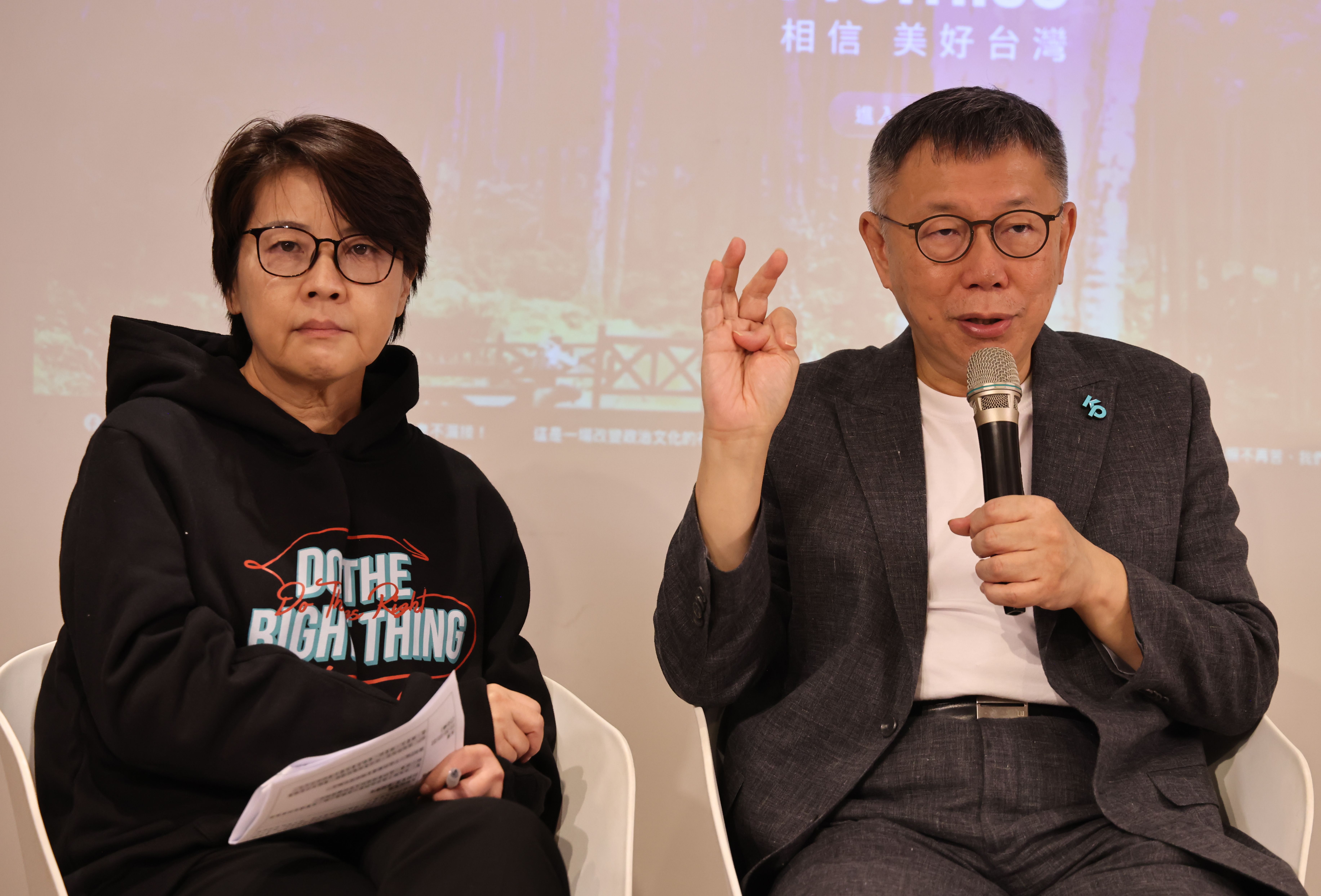 針對賴清德稱姚立明可以幫他打敗柯文哲(右),黃珊珊(左)7日提出3點質疑。資料照片