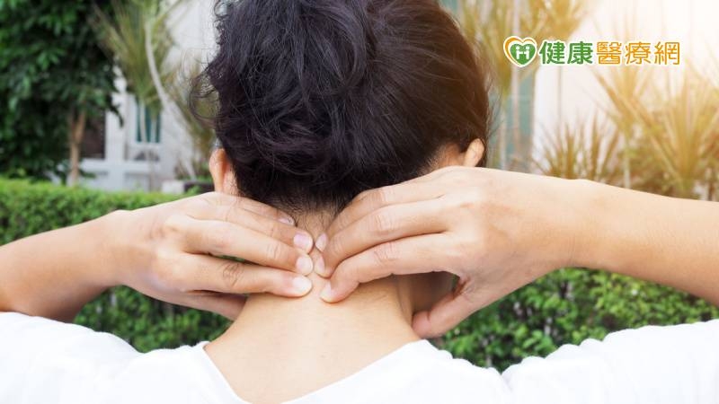 躺床追劇、滑手機 醫:小心「1現代疾病」找上你!