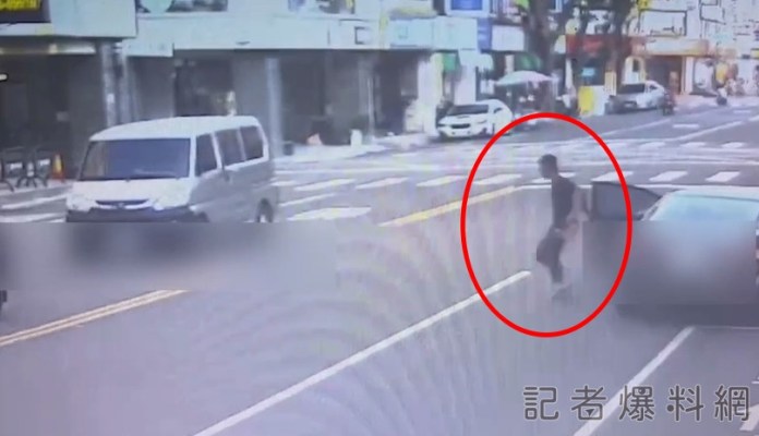 影/高雄轎車逆向撞3車害2騎士受傷 駕駛肇事逃逸還"跳車落跑" 61 高雄,肇逃,逆向,跳車