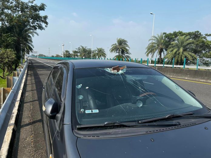 國道開車突遭鐵片砸爆擋風玻璃 駕駛嚇壞PO網"尋行車紀錄器"緝凶 55 399514213 6911801808881290 90232150790799511 n | 社會 社會 記者爆料網