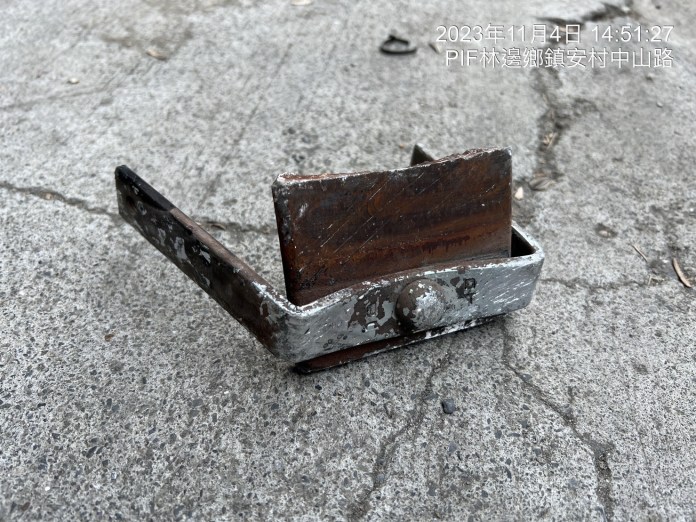 國道開車突遭鐵片砸爆擋風玻璃 駕駛嚇壞PO網"尋行車紀錄器"緝凶 56 S 183812103 0 | 社會 社會 記者爆料網