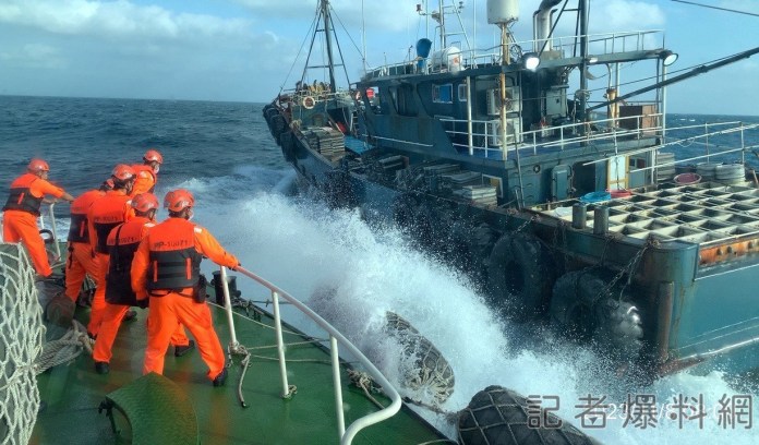 侵門踏戶 2中國漁船澎湖捕魚 1逃竄1查扣 60 2 | 社會 社會 記者爆料網