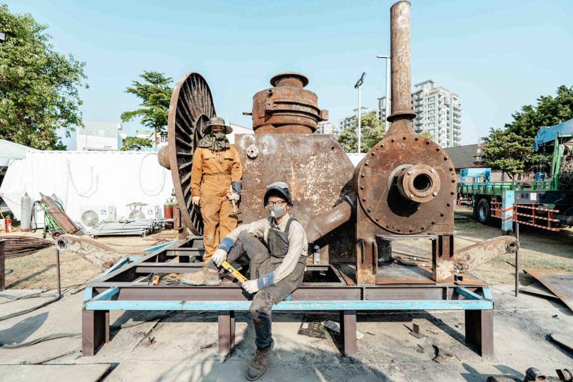 「高雄國際鋼雕藝術節」創作營交棒  新世代藝術家現地創作中！