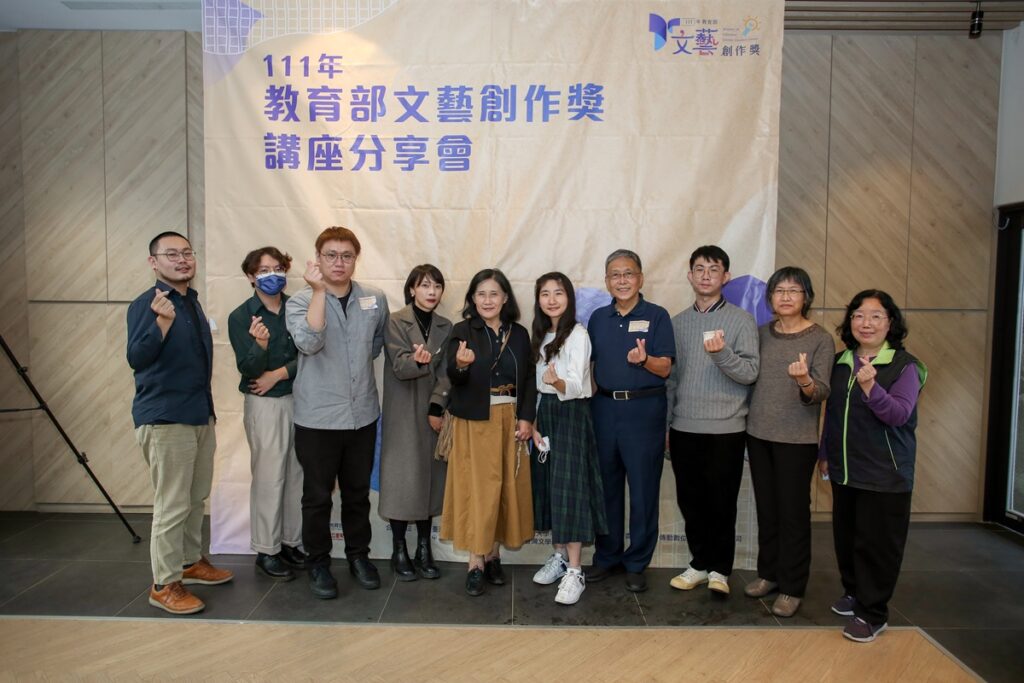 涂瀞尹陸續獲得教育部文藝獎、國家藝術基金會的年度創作補助,她的作品更受到中華民國筆會的關注,翻譯成英文刊登。(東海大學提供)