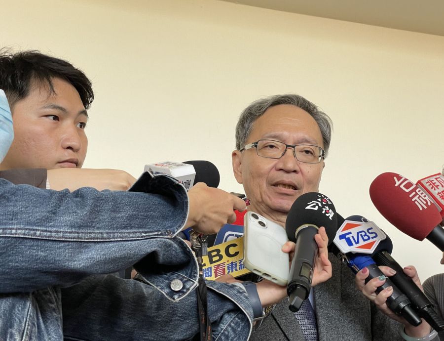 中研院士提指揮中心炒股 薛瑞元大爆炸!要他「講話自己小心點!」 200 中研院士提指揮中心炒股 薛瑞元大爆炸!要他「講話自己小心點!」 199