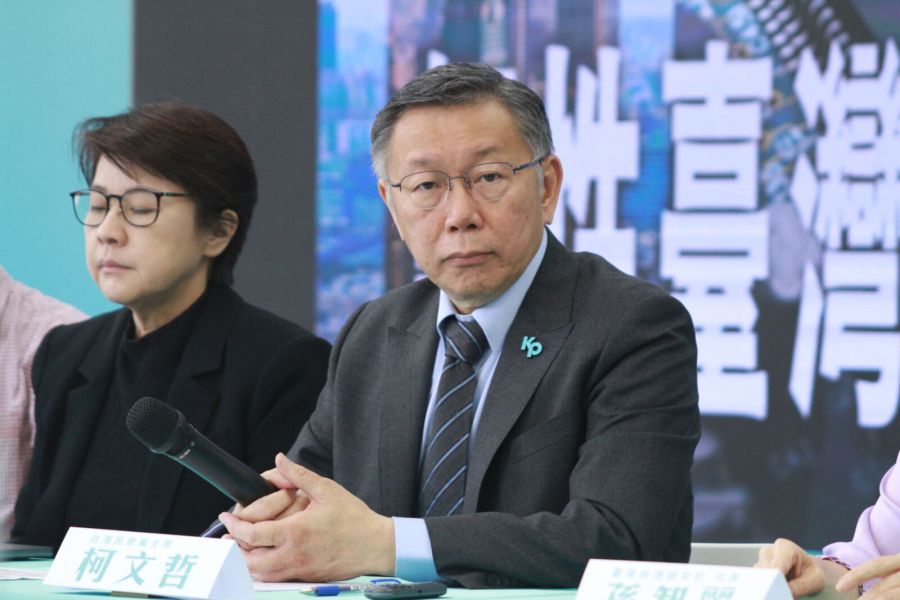 髮型整理過要與鄒開蓮拍照?柯文哲:競總沒攝影棚想太多 206 民眾黨總統參選人柯文哲今天髮型與以往不同。(方炳超攝)