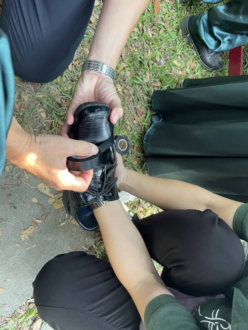 漾新聞|皮鞋脫膠了黑膠帶捆黏再登台 這所非山非市學校孩子很爭氣 拿到音樂賽最高榮譽特優