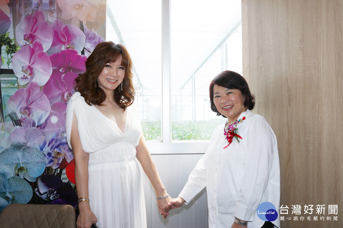 嘉義市長黃敏惠昨(8)日，應邀出席位於嘉義縣中埔鄉的雅盛蘭花生技股份有限公司開幕典禮，為開幕送上祝福／林詩涵翻攝