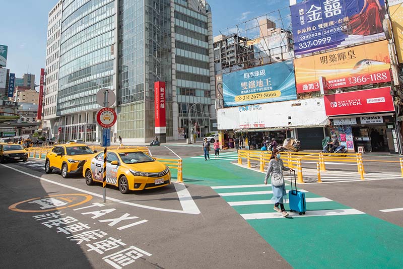 計程車排班區及長壽街往大同路行車動線也進行調整。