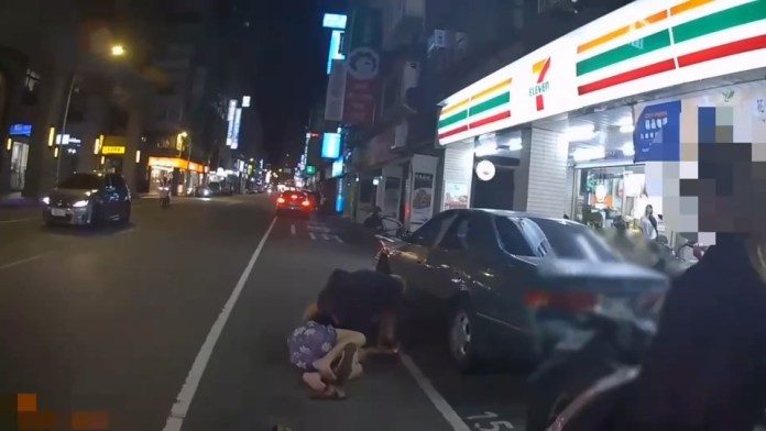 怕親兒子被帶壞 新北男持刀追砍前女友兒子 70 211 6 | 社會 社會 記者爆料網