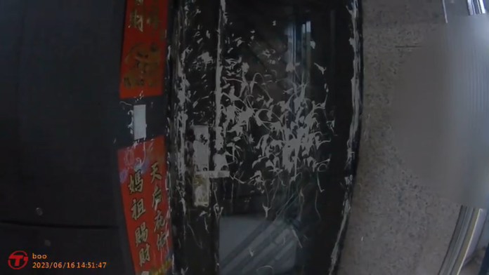 新北男不滿前女友說了分手就不見人 到她住處潑漆洩憤 76 411 4 | 社會 社會 記者爆料網