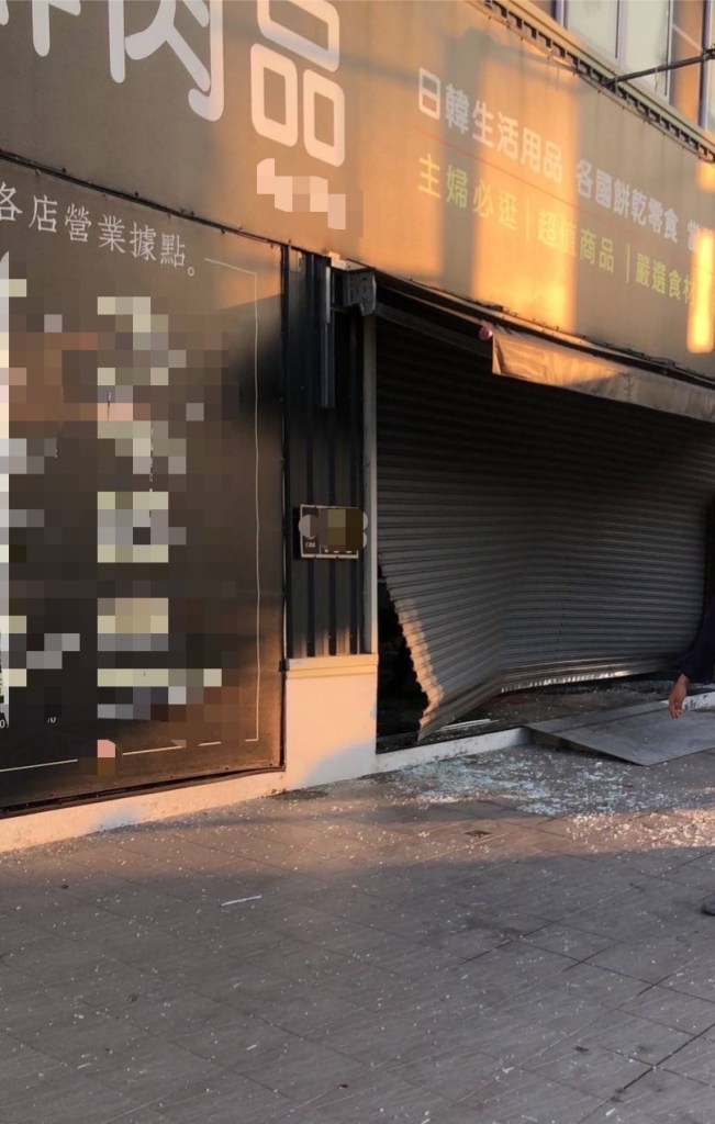 影/高雄球棒隊出沒! 債務糾紛2店家慘遭惡煞"砸車.撞鐵門" 72 S 68829723 | 社會 社會 記者爆料網