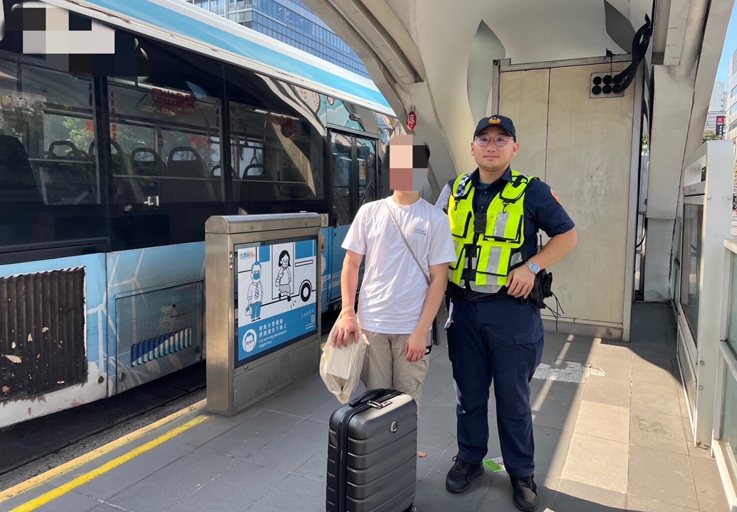 ▲圖說:港籍留學生遺落行李公車上,員警查詢APP尋獲公車行蹤 (圖/台中市政府提供)