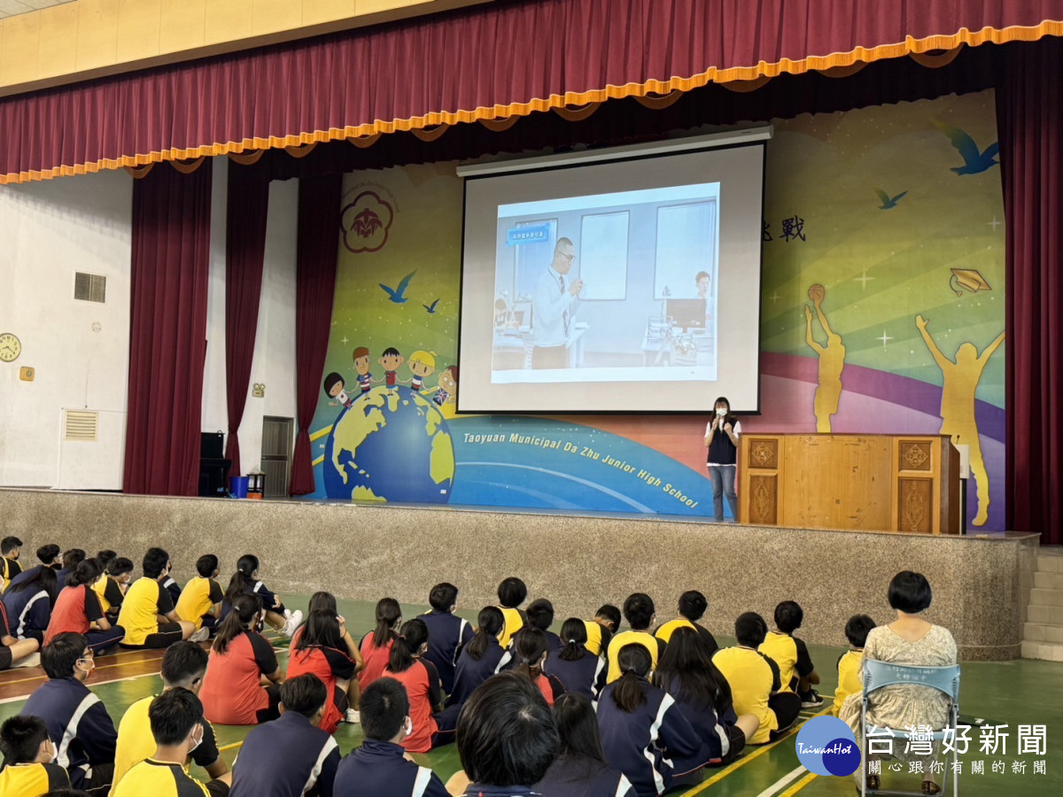蘆竹警前進校園「識詐」宣導，守護青少年安全。
