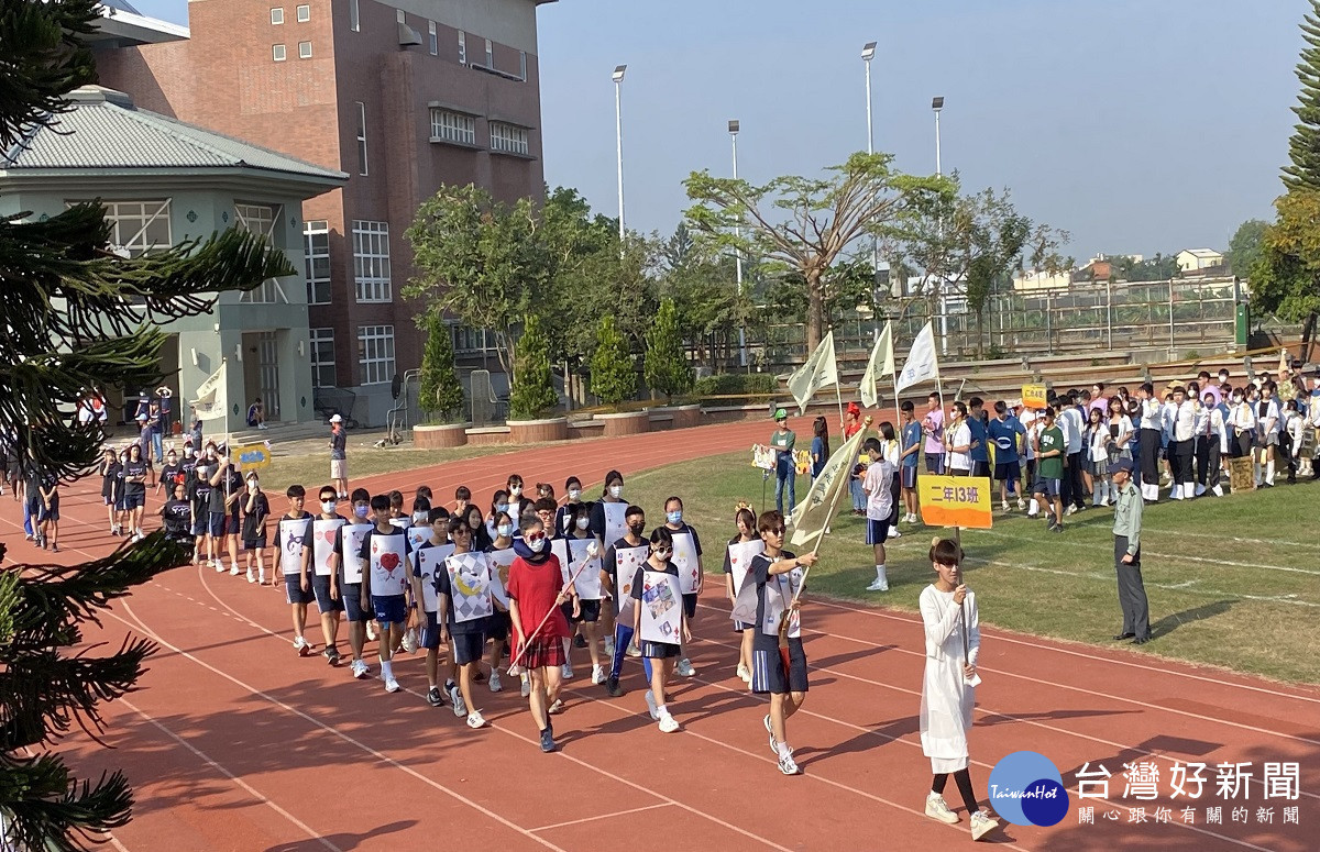 溪湖高中全校運動會 各班創意造型進場成為運動會的亮點