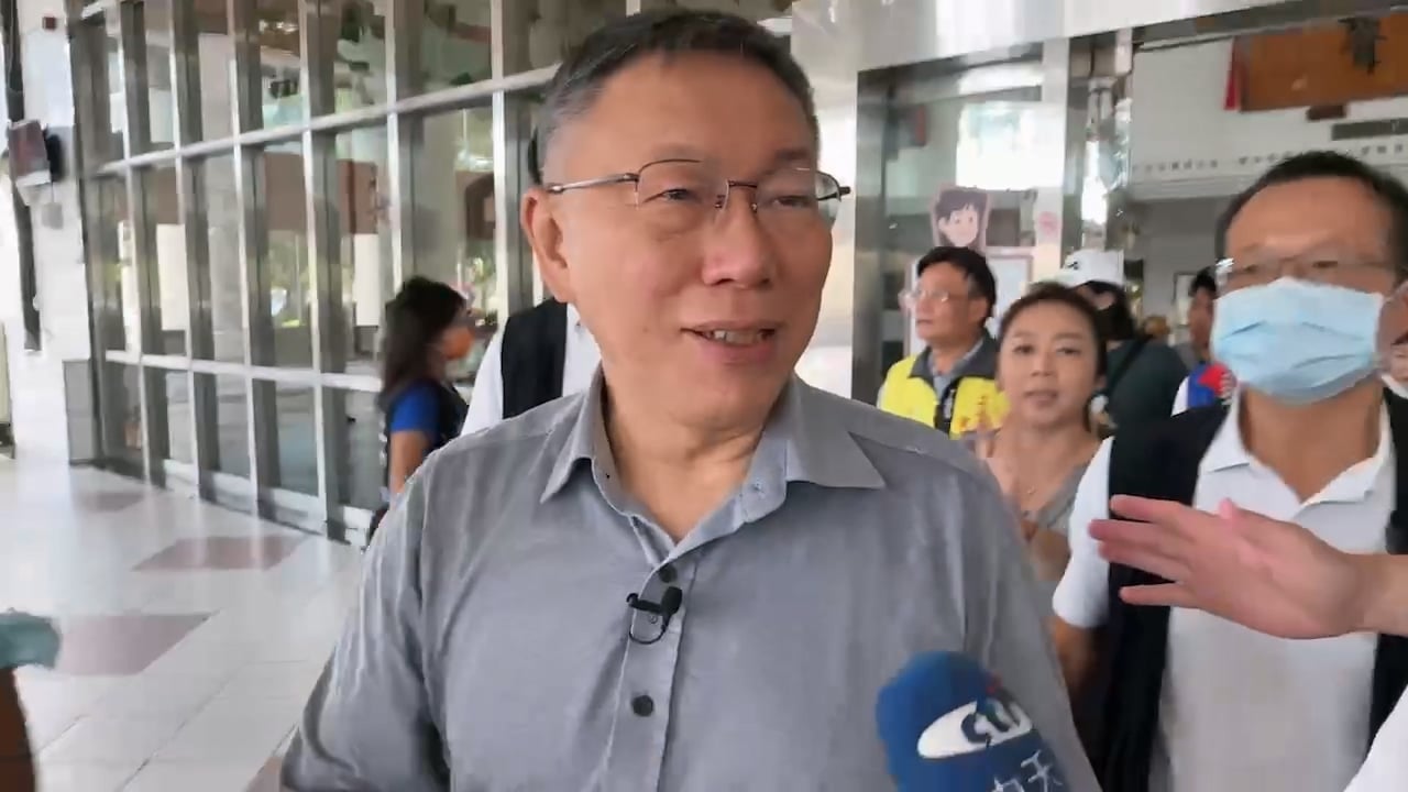 民眾黨主席柯文哲拜會台南市議會無黨籍議員,表示會正式開記者會回應副手議題 。辛啓松攝