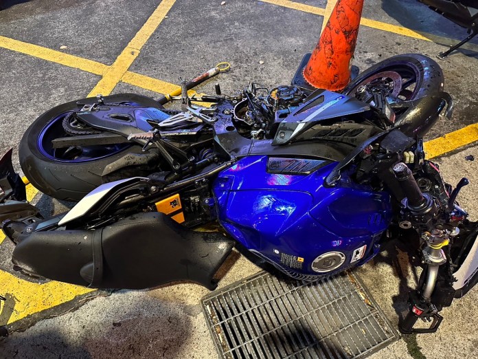 影/新北重機禮讓救護車出事了! 遭後方另一輛重機追撞慘摔3人受傷 62 S 2408468 0 | 社會 社會 記者爆料網
