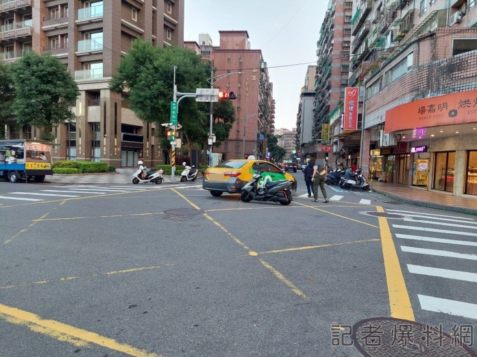 新北,計程車,禮讓行人,追撞車禍