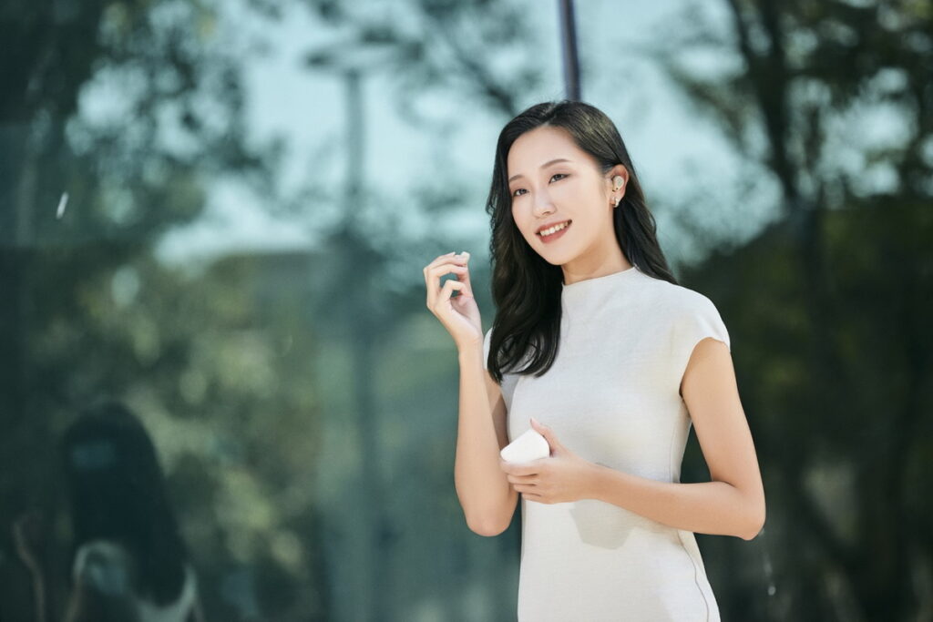 Jabra 新品發表會現場打造個人黑箱電影院情境式展區，沉浸式體驗 Jabra Elite 10 杜比全景聲（Dolby Atmos®）及頭部追蹤（Dolby Head Tracking）所帶來的極致感官饗宴。