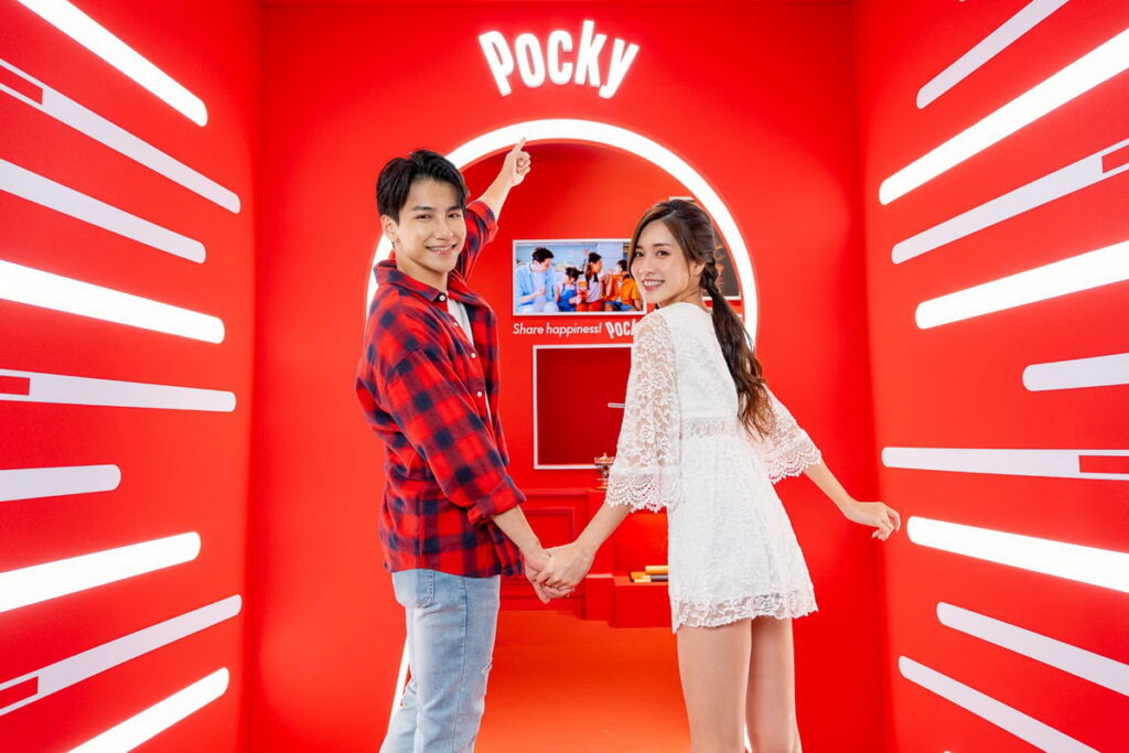 穿過鑰匙孔造型的「神秘入口」進入Pocky 的奇想空間(照片提供:格力高台灣)