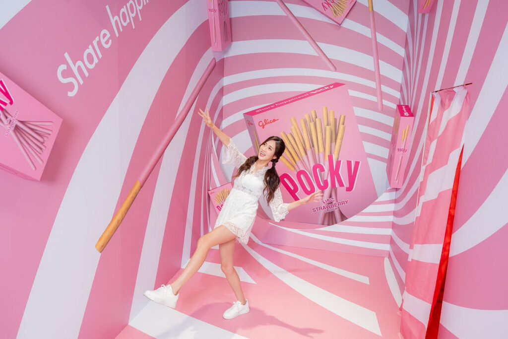 「奇幻走廊」內滿滿的粉紅色 Pocky 漩渦,拍出最有趣的社群美照(照片提供:格力高台灣)