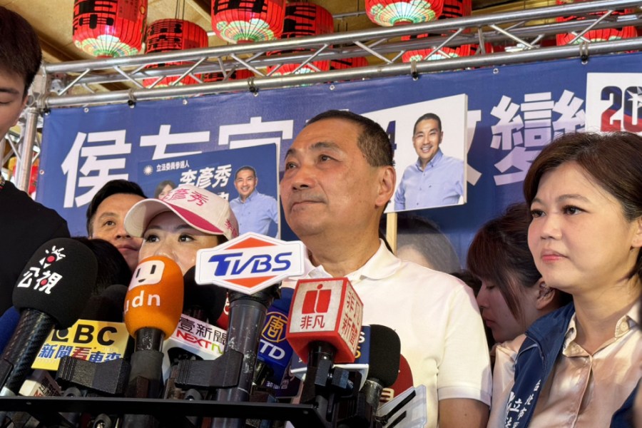馬英九拋震撼彈籲接受全民調 侯友宜未鬆口:尊重 202 侯友宜10日在東湖慈后宮前發布治安政策