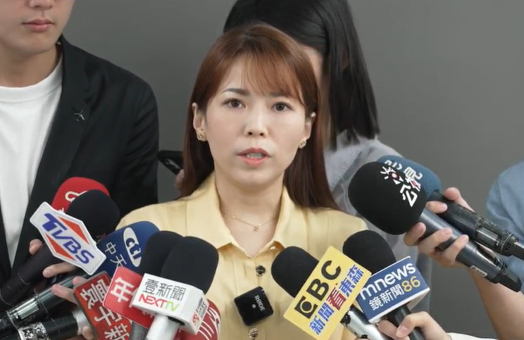 【有影】侯辦稱匯流為柯御用民調 柯辦喊話:該媒體將提告「證據侯要提出」 208 陳智菡受訪。(柯辦提供)