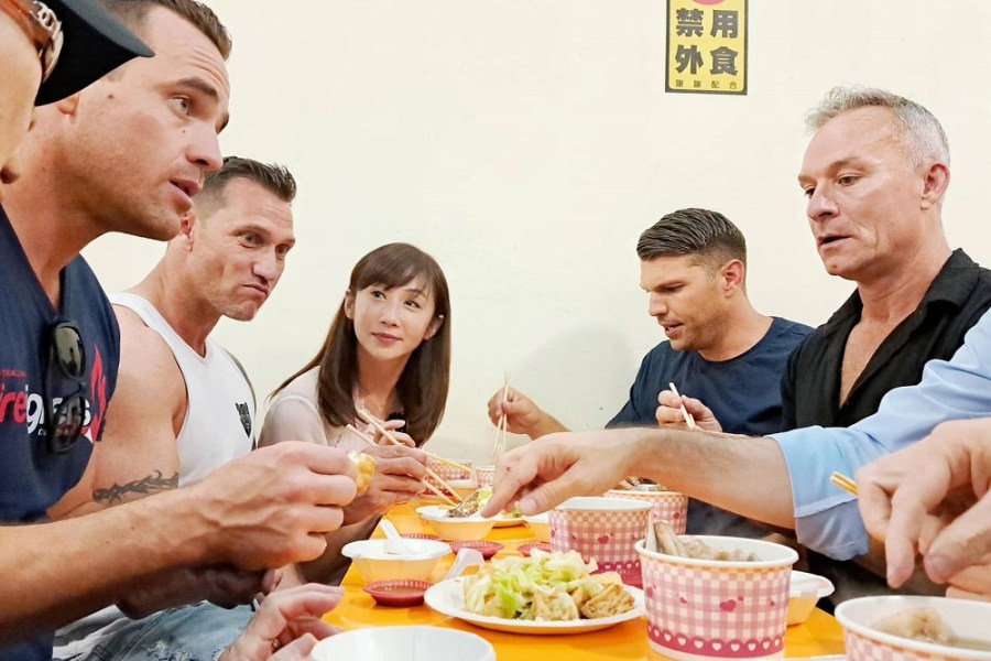 澳洲消防猛男來台 許淑華帶隊「迺夜市」嚐在地美食 207